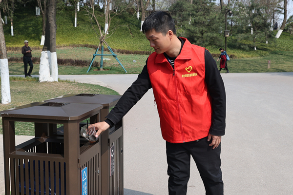 第一黨支部黨員“充電”忙！