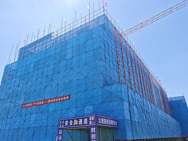 主體結(jié)構(gòu)封頂！